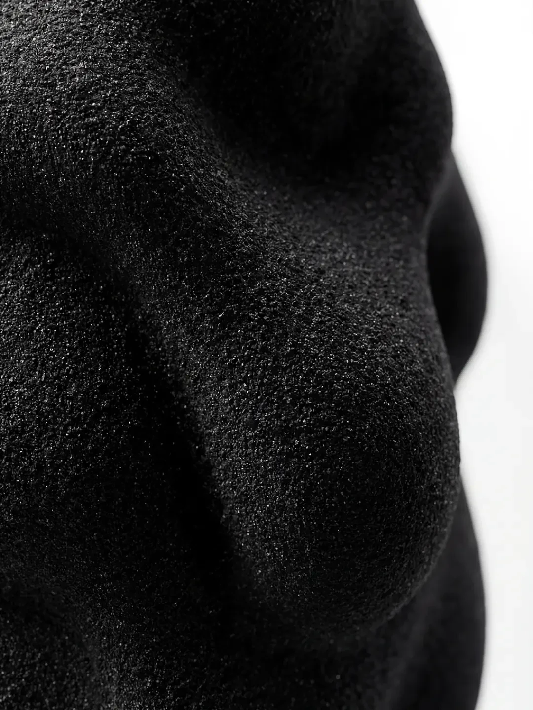Intrelic Vessel Vase, quartz sand, by Rollo Studio, view 2