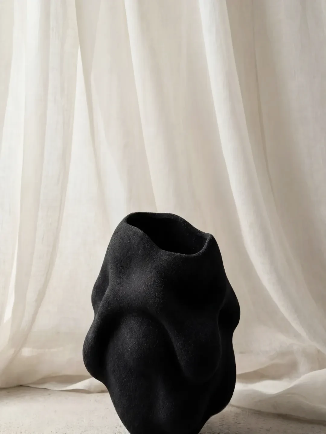 Intrelic Vessel Vase, quartz sand, by Rollo Studio, view 10