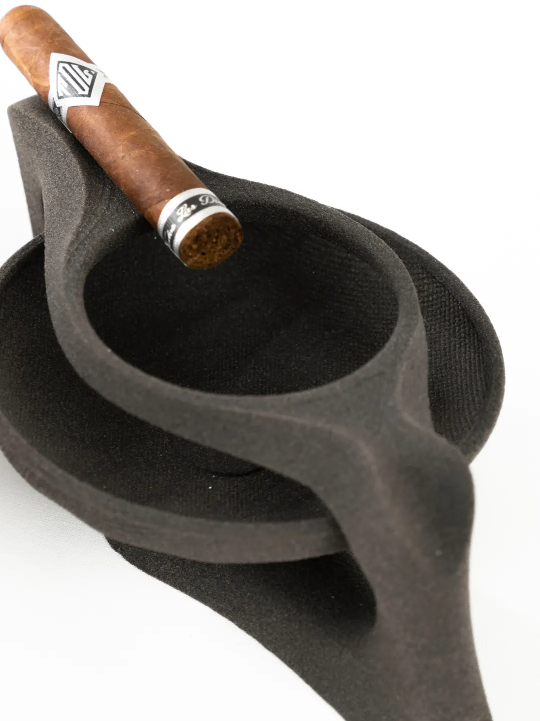 Phantom Cigar Tray, quartz sand, by Rollo Studio, view 2