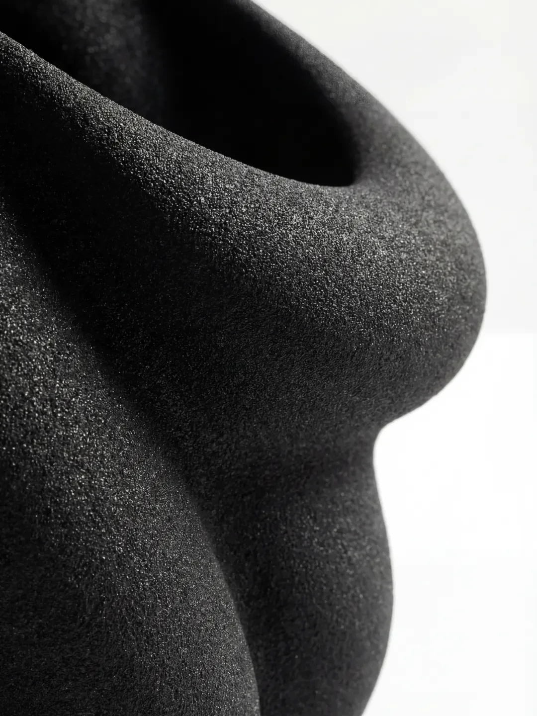 Vessel V5 Vase, quartz sand, by Rollo Studio, view 3