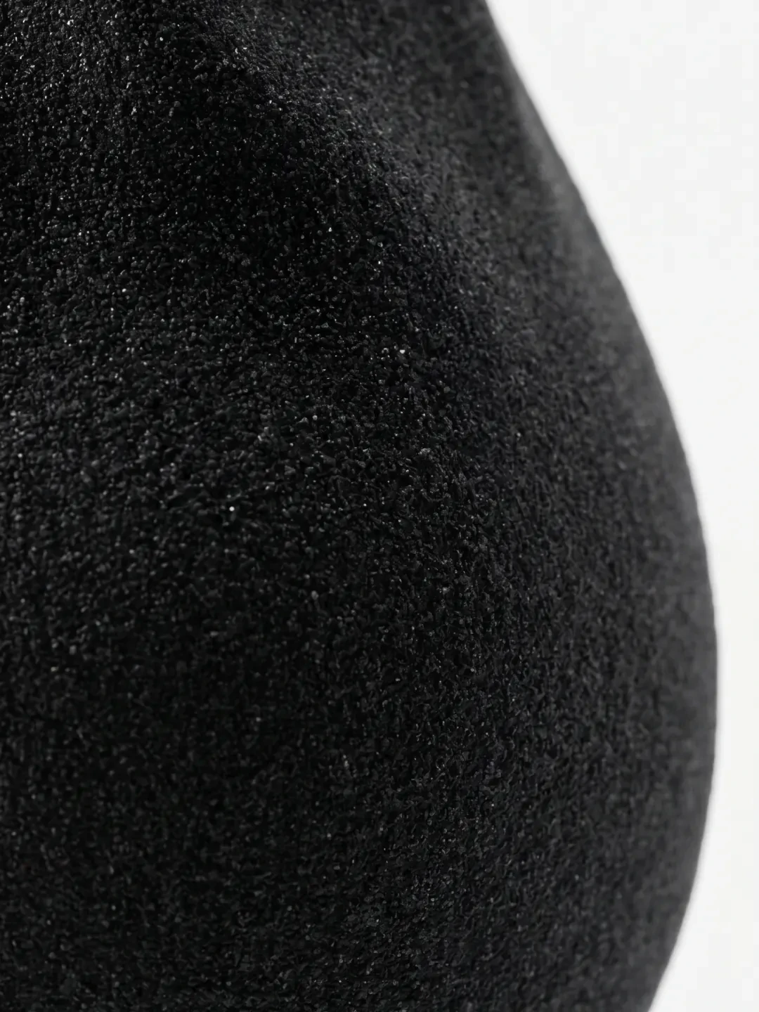Vessel V7 Vase, quartz sand, by Rollo Studio, view 4