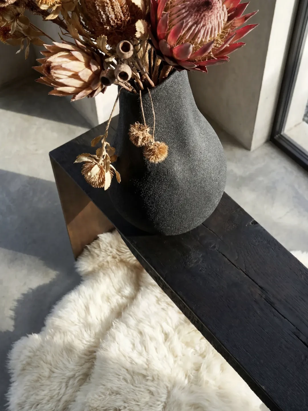 Vessel V7 Vase, quartz sand, by Rollo Studio, view 8